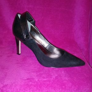 Chic Calvin Klein pumps